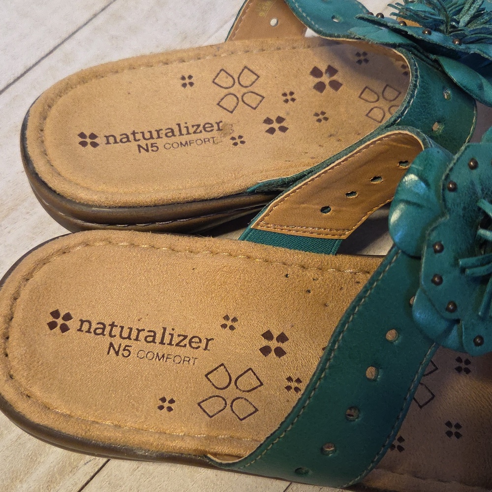 Naturalizer N5 Comfort Thong Sandals Green Teal Floral Embellishments Slip On - Picture 3 of 9